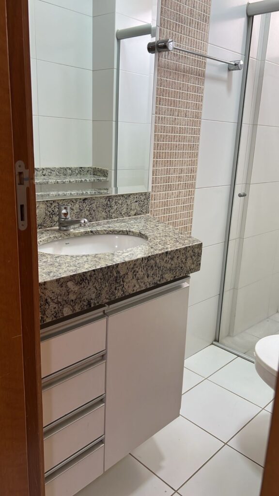 BANHEIRO-SUITE1-1-576x1024 Apartamento Mobiliado
